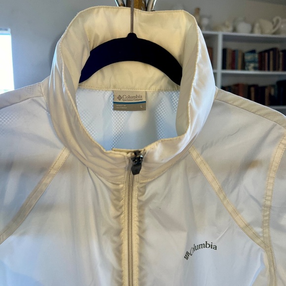 Columbia Women's White Windbreaker with Hidden Hood - Picture 6 of 8